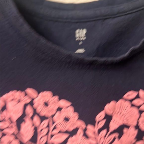 GAP Kids Navy Blue Tee with Pink Floral Heart - Picture 4 of 6